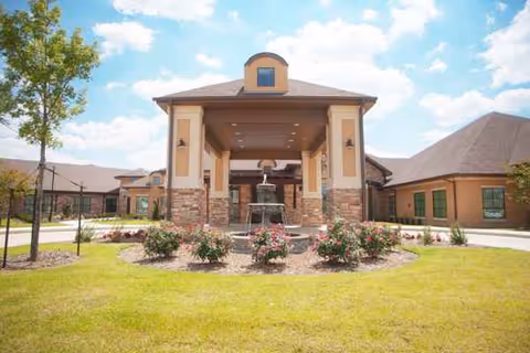 Treviso Transitional Care front entrance with a central fountain and circular landscaped garden.