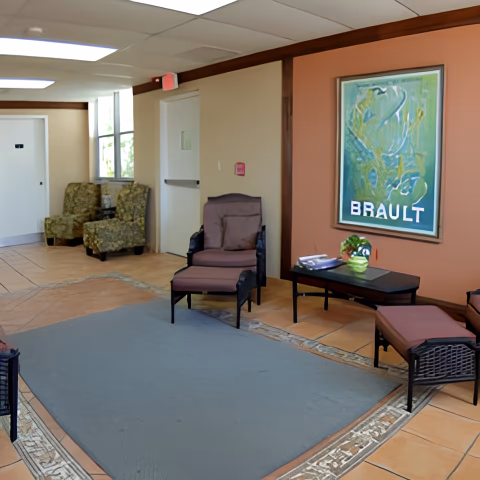 Photo 15 of Midtown Manor