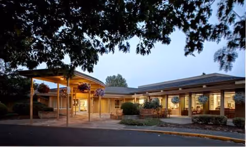 Exterior view of Avamere Riverpark of Eugene with a covered entrance.