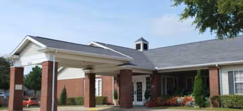 Brookdale Lake Highlands exterior entrance with brick columns and a covered driveway.