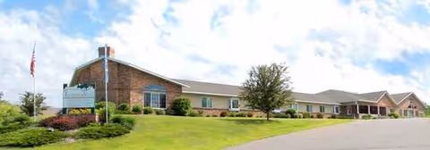 Exterior of Edgewood Brainerd senior living facility with lawn and trees