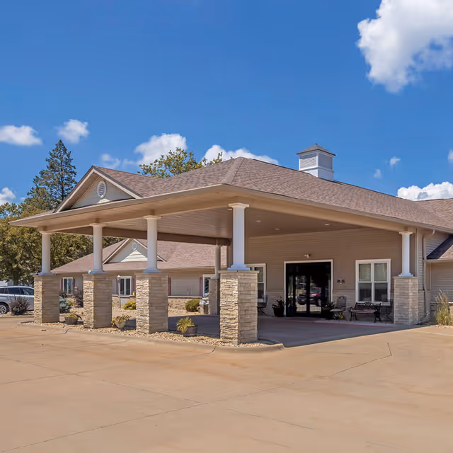 Exterior view of Courtyard Estates of Knoxville senior living facility.