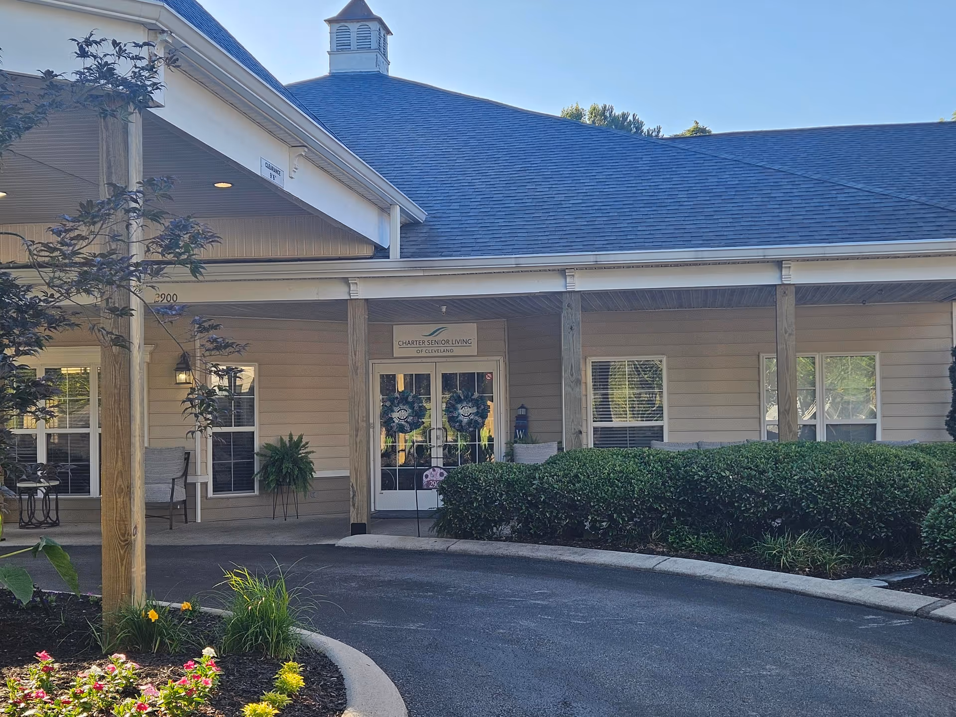 Exterior view of Charter Senior Living of Cleveland entrance with covered walkway