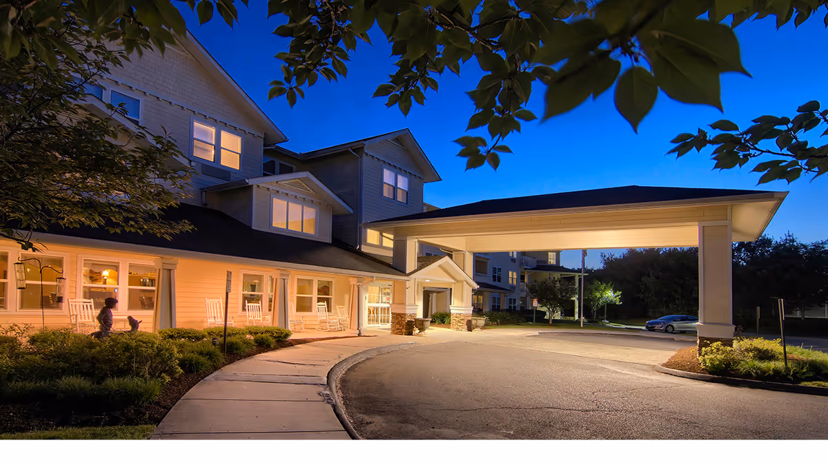 Photo of Holiday White Oaks