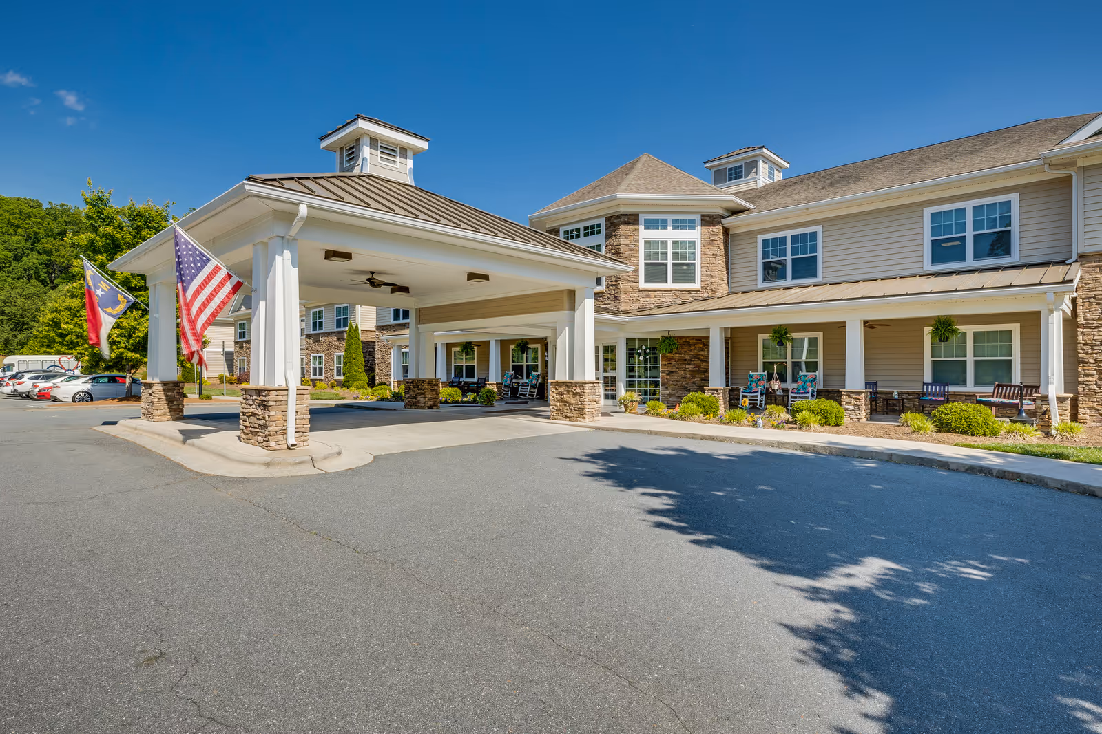 Exterior view of Arbor Ridge at Stanleyville with porte-cochere entry.