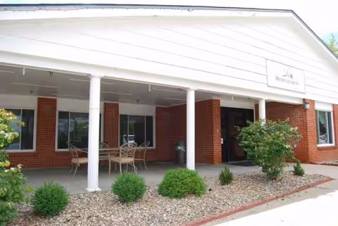 Front view of Medicalodges of Leavenworth with covered porch and outdoor seating.