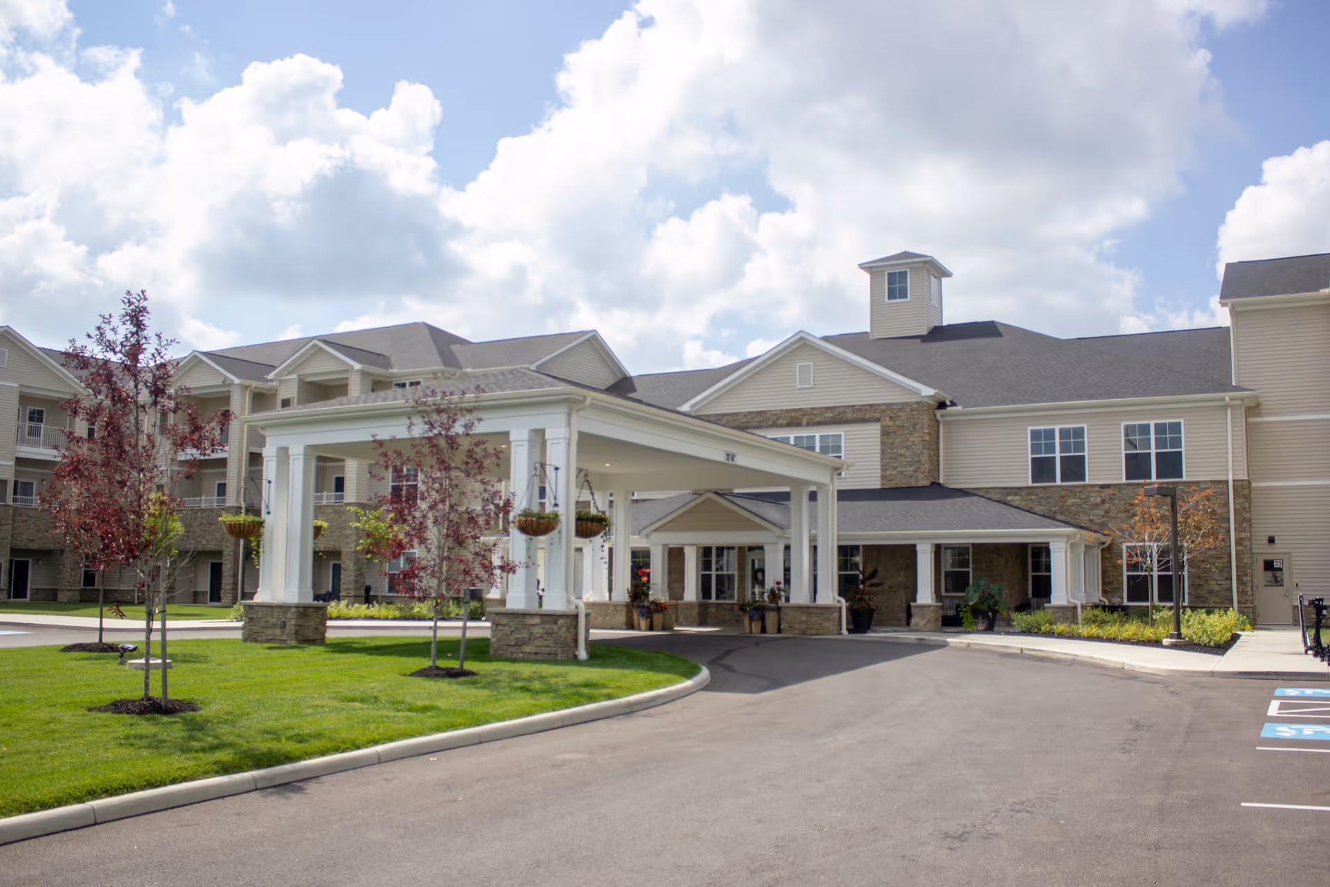 StoryPoint Grove City facility exterior featuring a covered entrance and manicured landscaping.
