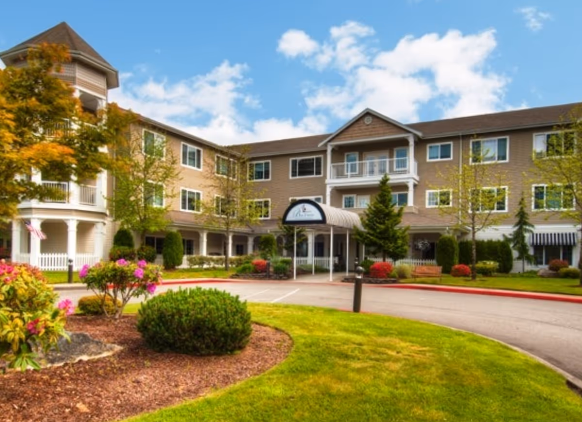 Exterior view of Bay Pointe by Cogir facility with landscaped entrance.