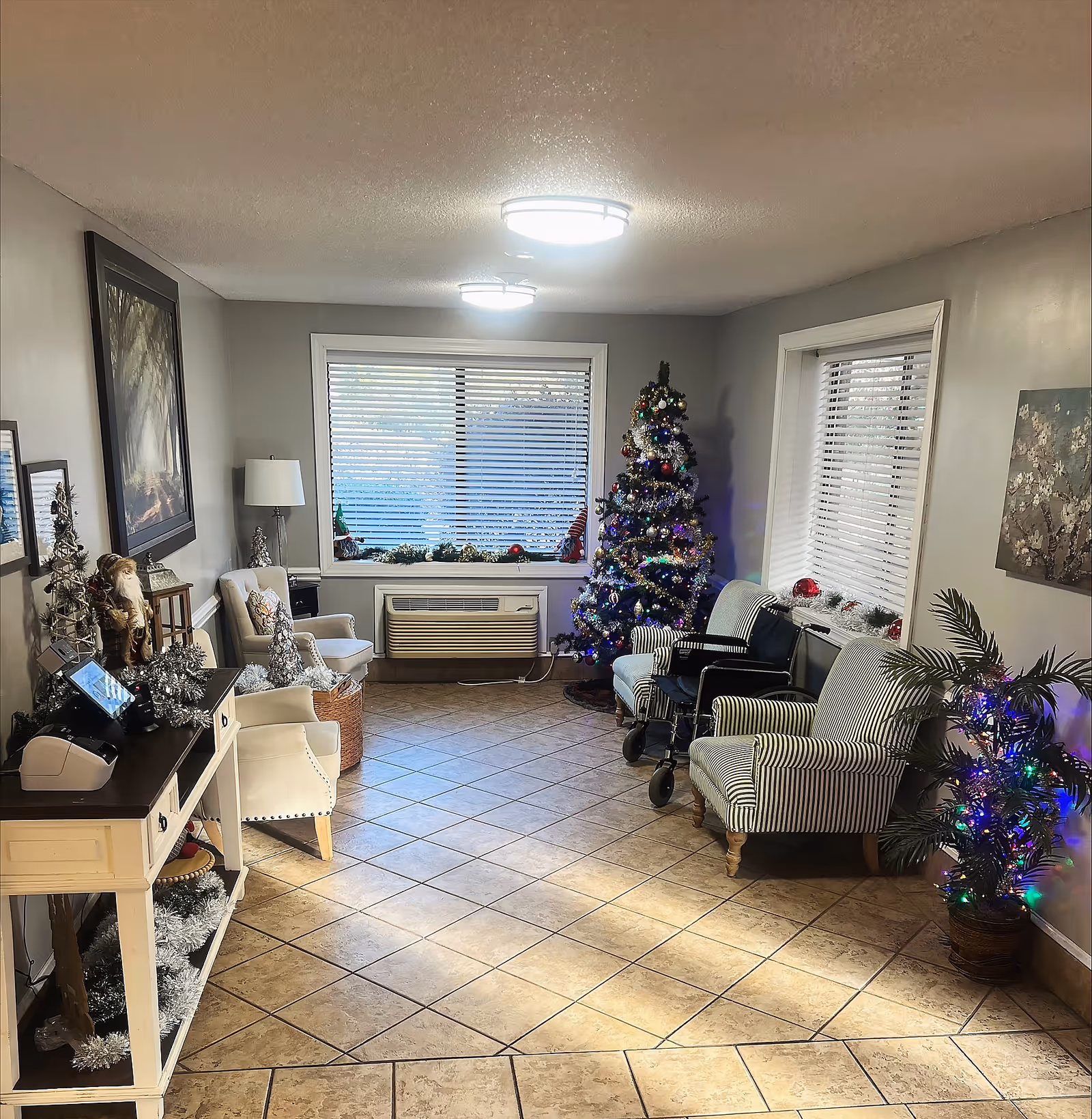 Cozy lounge area decorated for the holidays with a Christmas tree and comfortable seating.