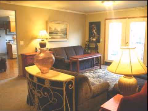 Cozy living room in Danielle's Adult Foster Care with sofas, lamps, and a coffee table.