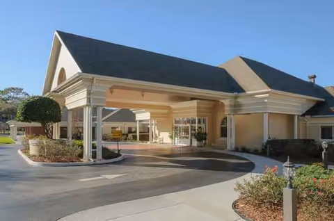 Entrance to Life Care Center of Citrus County with porte-cochère.