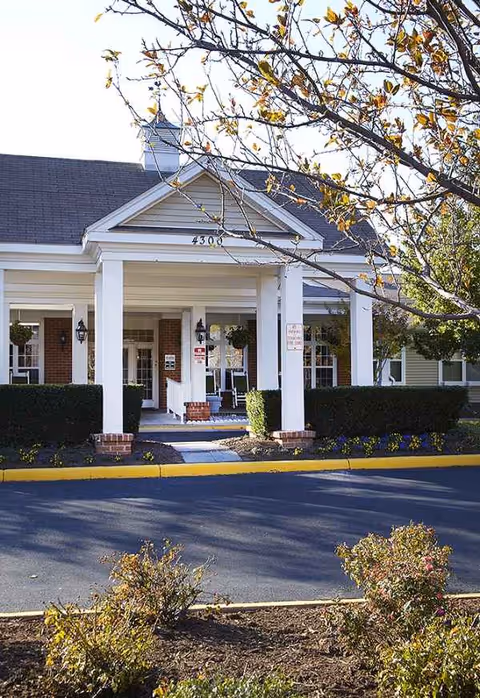 Exterior of Sunrise at Huntcliff Summit I with white columns at the entrance.