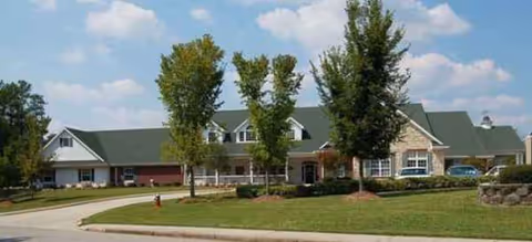 Single-story Brookdale Columbia building with manicured lawn, trees, and a curved driveway in front.