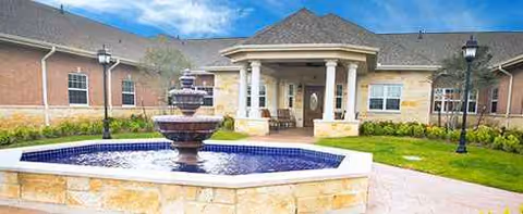 Colonial Oaks at Rockwall exterior with a central fountain and columned entrance.