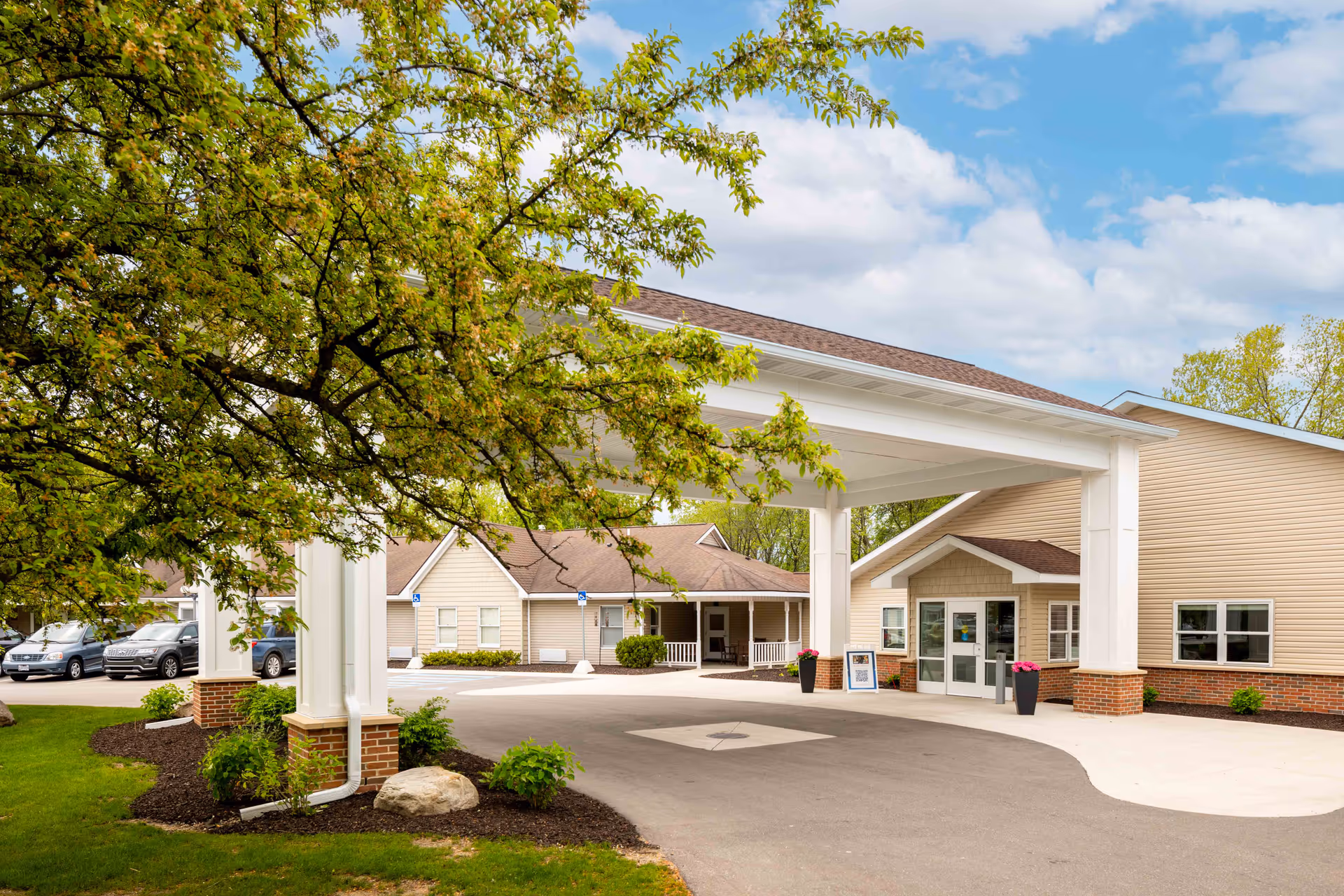 Exterior of Commonwealth Senior Living at East Paris with a covered entrance and driveway.