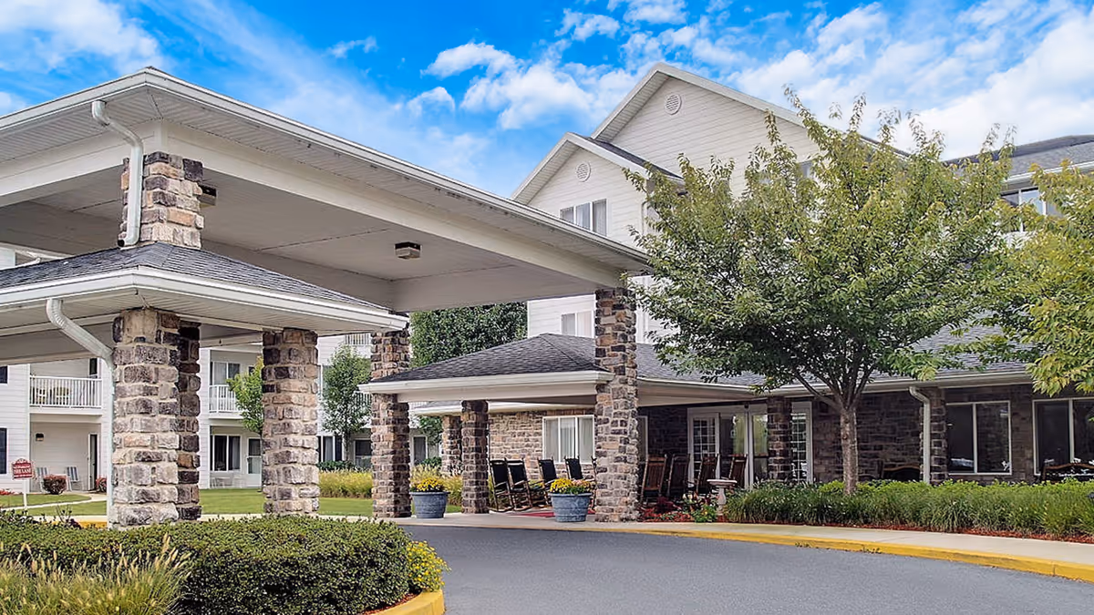 Photo 3 of Holiday Manor at Oakridge