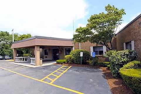 Exterior view of Heritage Hills entrance with a covered driveway and manicured landscaping.