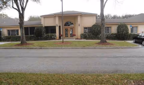 Front view of Savannah Court of Lakeland senior living facility with entrance and landscaping