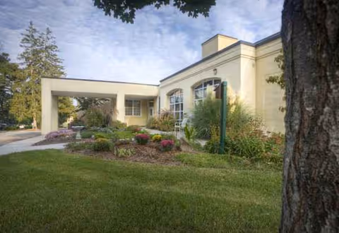 Exterior view of The Laurels of Summit Ridge with landscaped entrance