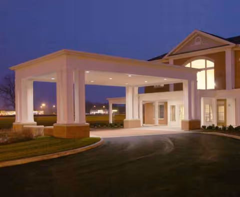 Exterior view of Kingston Care Center of Sylvania with a white porte-cochère entrance.
