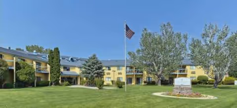 Exterior view of Brookdale Sparks building with a green lawn and flag.