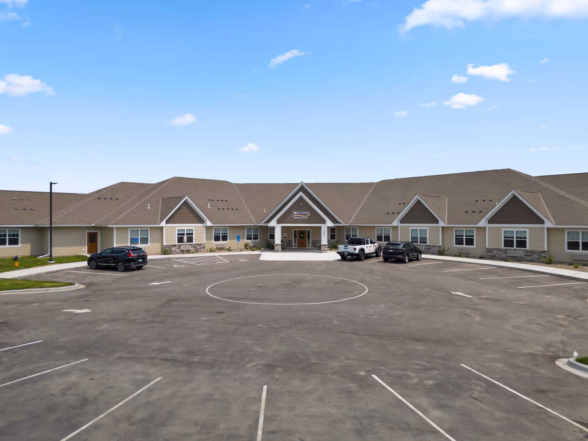 Exterior view of Suite Living Senior Care of Shakopee building with parking lot