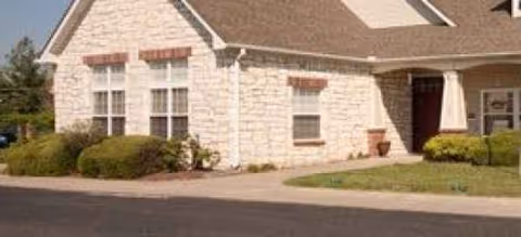 Exterior view of Brookdale Gallatin senior living facility with front entrance.