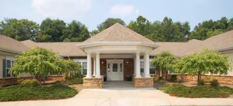 Front entrance of Brookdale Murrysville, a low, single-story building with columns and landscaping.