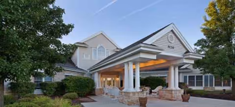 Brookdale Grand Blanc front entrance with columns and a porte-cochère.