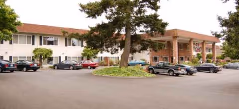 Exterior view of Brookdale Federal Way with a parking lot and entrance.
