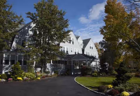 Front view of Sunrise of Weston senior living facility with entrance and landscaping