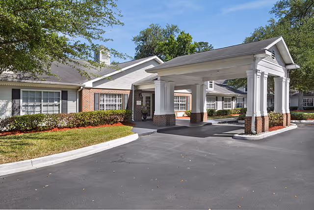 Exterior view of Brookdale Southpoint with a covered entrance and brick columns.