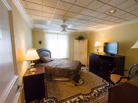 Photo 3 of Worthington Manor